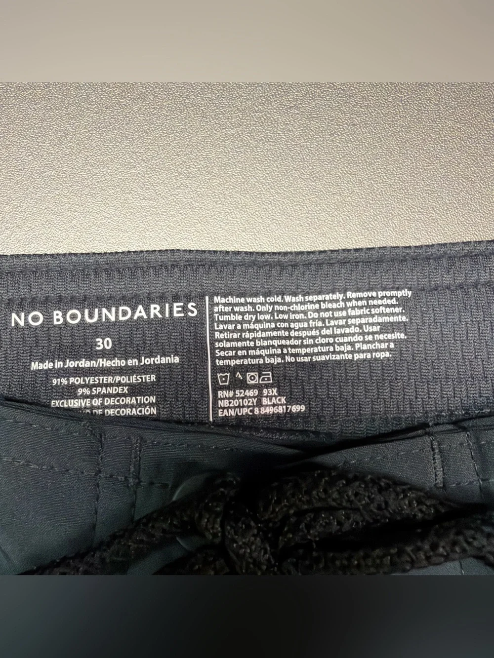 No Boundaries Mens Knee Length 9 Inch Inseam Board Shorts Size 30 NWT